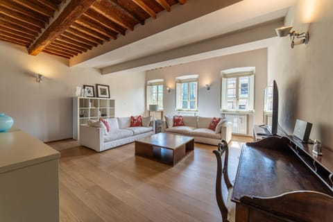 Living room, internet, air conditioner