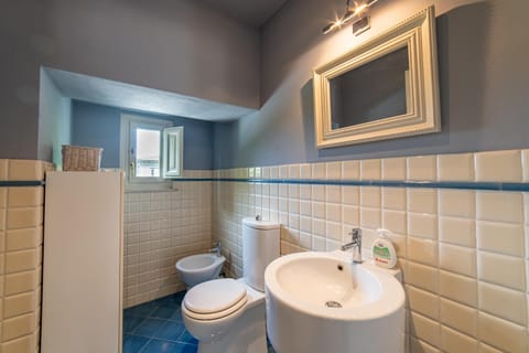 Toilet, Bathroom, bidet, internet, air conditioner