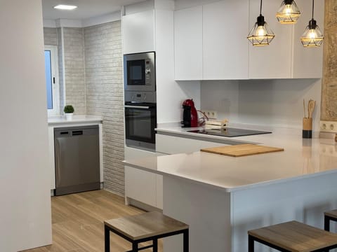 CENTRO VIGO Apartamento reformado, AVE-VIALIA - muy céntrico 5PAX Apartment in Vigo