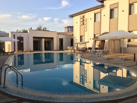 Swimming pool