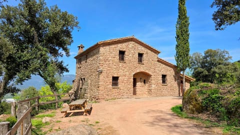 Property building, Facade/entrance, Natural landscape, Mountain view