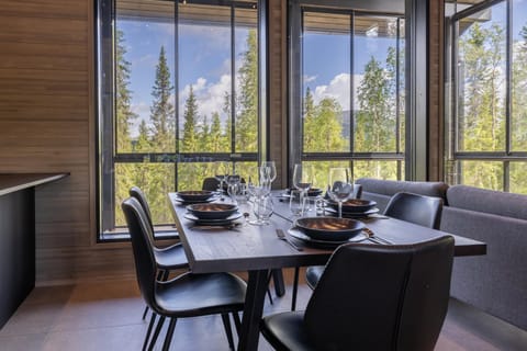 Seating area, Dining area