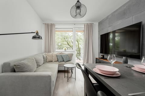 TV and multimedia, Living room, Seating area, Dining area, Evening entertainment