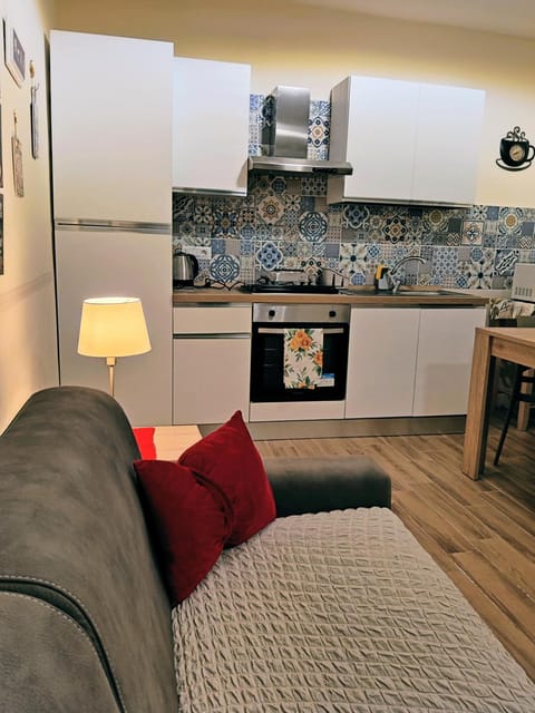 Kitchen or kitchenette, Seating area, Dining area, stove