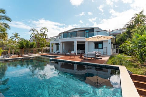 Property building, Garden, Swimming pool