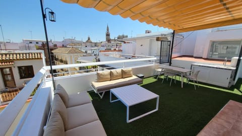 Patio, Day, Balcony/Terrace, Dining area, City view