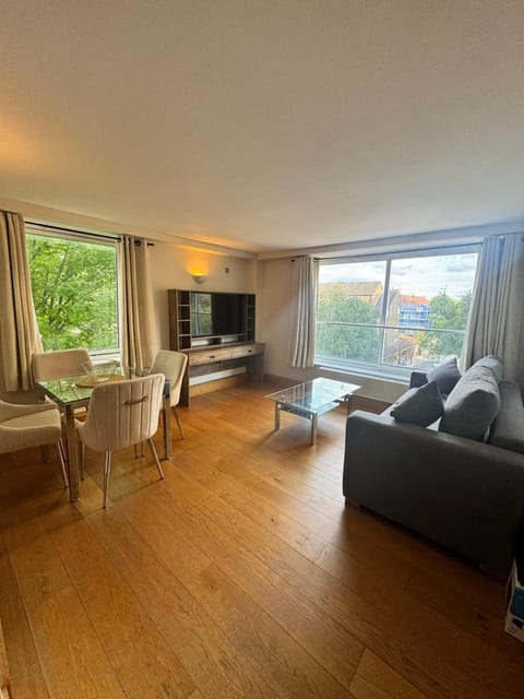 Communal lounge/ TV room, TV and multimedia, Living room, Photo of the whole room, Seating area, Evening entertainment