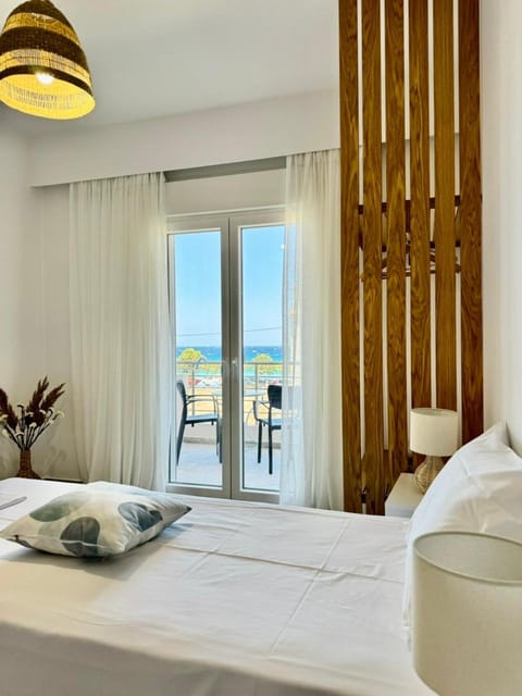 Bed, Natural landscape, Balcony/Terrace, Photo of the whole room, Bedroom, Sea view