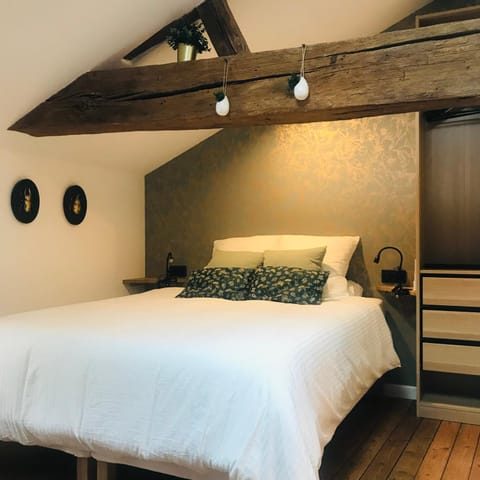 Bed, wardrobe