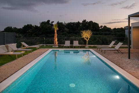 Luxury Villa David's - two heated pool Villa in Podstrana