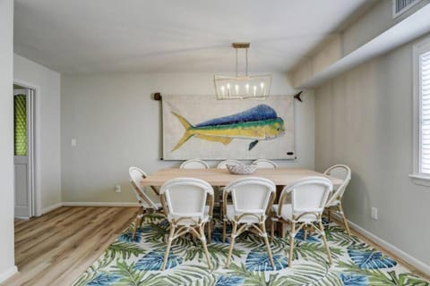 Harbor HideAway with Heated Pool 1 Mile to Beach and close to Cruise Terminal House in Texas City