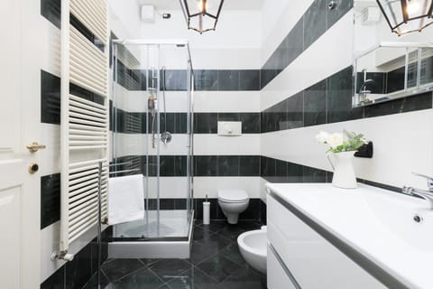 Casa Sancarlino - 200mt Clinica Zucchi Apartment in Monza