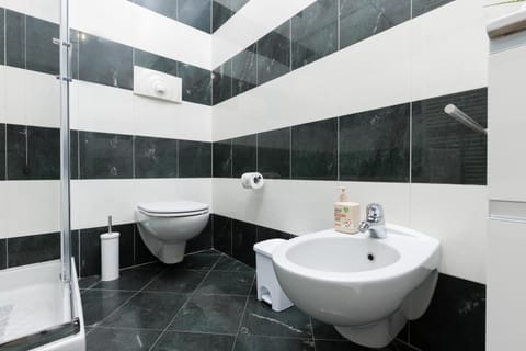 Casa Sancarlino - 200mt Clinica Zucchi Apartment in Monza