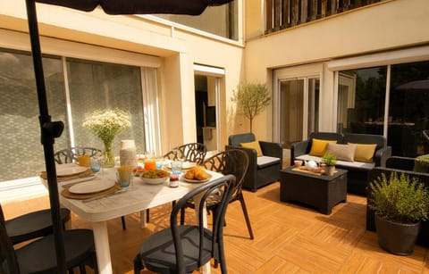 Patio, Dining area