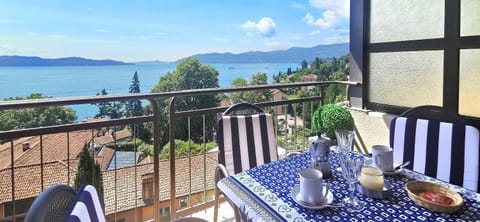 Balcony/Terrace, Lake view