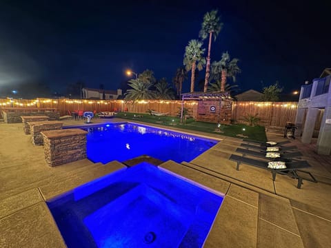 Pool view, Swimming pool, sunbed