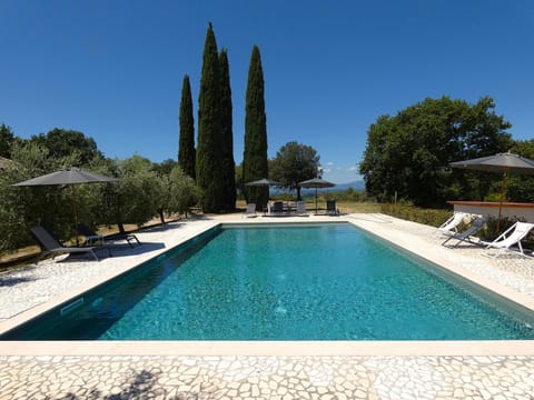 Swimming pool, sunbed