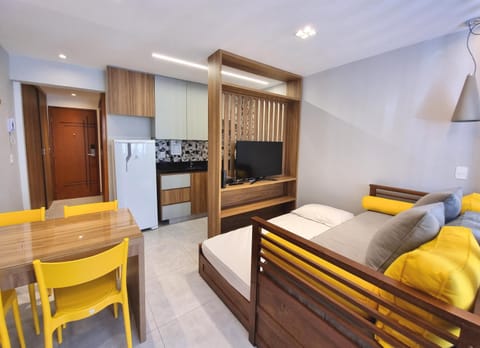 Bed, TV and multimedia, Seating area, Evening entertainment