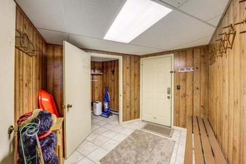 Ski, Hike! Family-Friendly Beech Mtn Cabin with Deck Cabin in Beech Mountain