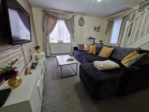 TV and multimedia, Living room, Seating area