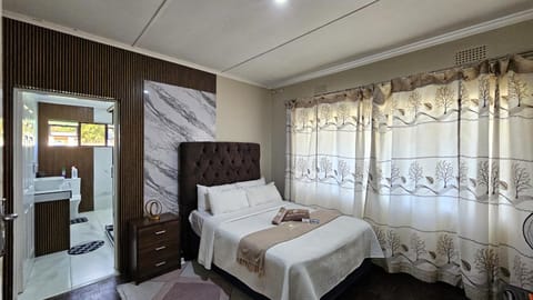 Shower, Toilet, Bed, Bathroom, Photo of the whole room, Bedroom