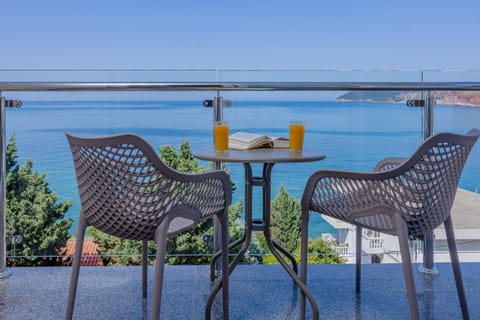 Day, Natural landscape, Balcony/Terrace, Sea view