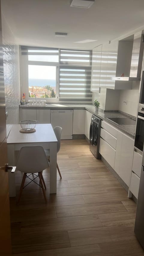 Kitchen or kitchenette, Dining area, dishwasher, oven, stove