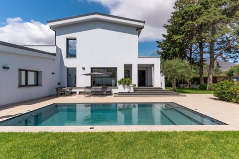 Property building, Spring, Day, Garden, Garden, Garden view, Pool view, Swimming pool