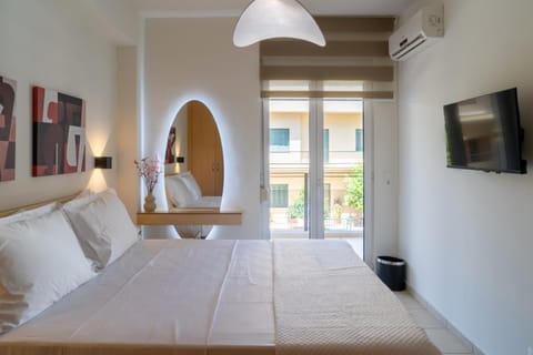 Bed, TV and multimedia, Photo of the whole room, Bedroom, air conditioner