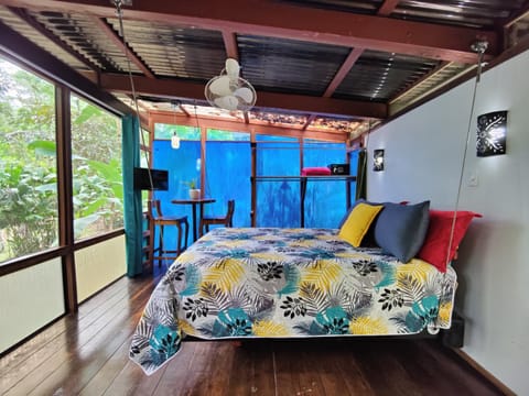 TV and multimedia, Living room, Photo of the whole room, Seating area, Bedroom