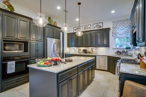 Elegant Baton Rouge Home with Yard about 3 Mi to LSU! House in Baton Rouge