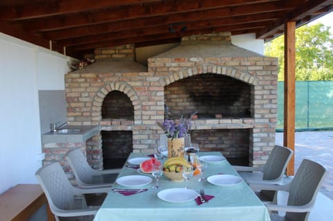 BBQ facilities, Seating area, Dining area