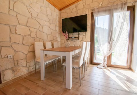 TV and multimedia, Dining area