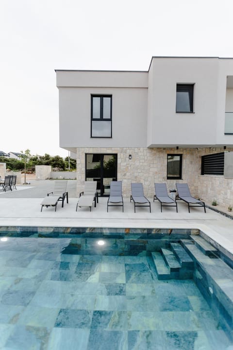 Luxury Villa Pam - Private villa with a heated pool and a summer terace with 4 bedrooms - 230 m2 NEW!! Villa in Novalja