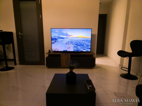 TV and multimedia, Living room, Evening entertainment