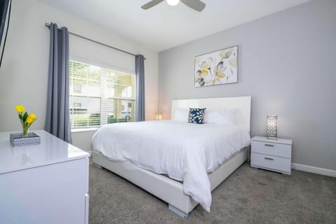 Stunning 5Bd with Pool at Storey Lake 5019 House in Kissimmee