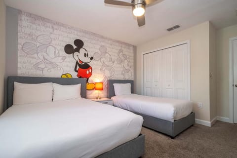 Stunning 5Bd with Pool at Storey Lake 5019 House in Kissimmee