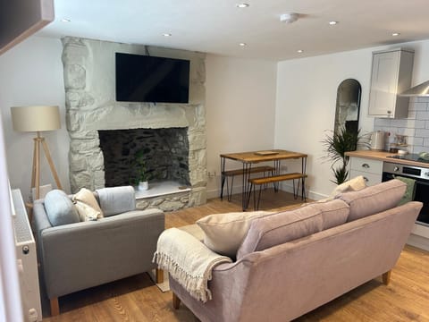 TV and multimedia, Living room, Dining area