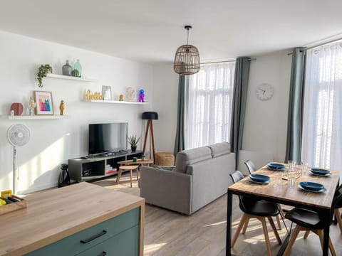 TV and multimedia, Living room, Dining area