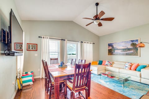 Steps to Beach Waterfront Cedar Key Home! House in Cedar Key