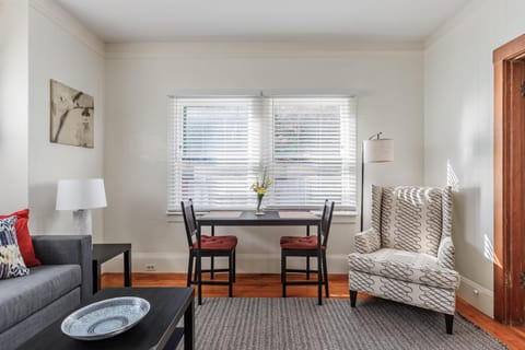 4 - Berkeley Private Apartment with Parking & Laundry Apartment in Berkeley