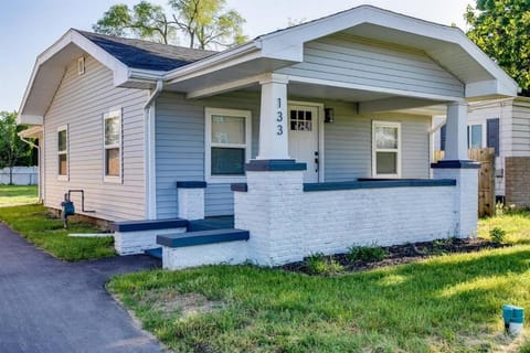 Cozy 2-Bedroom Home Near Notre Dame - Perfect for Game Day Weekend Apartment in Roseland