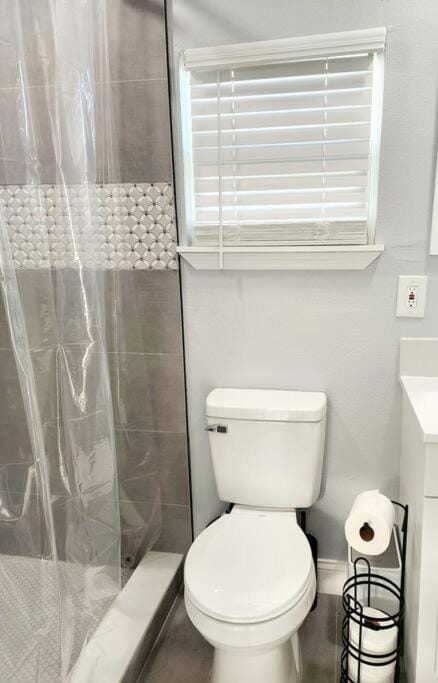 Green Roof House Studio Apartment in Lakeland