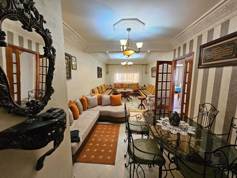 Communal lounge/ TV room, TV and multimedia, Living room, Dining area, internet, air conditioner