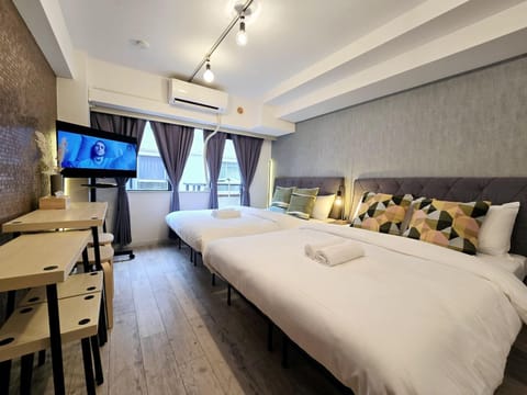 Bed, Photo of the whole room, Seating area, Bedroom, air conditioner