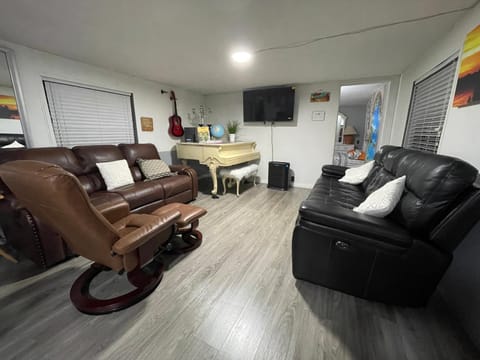 Tiny but cozy manufactured house Apartment in Tampa