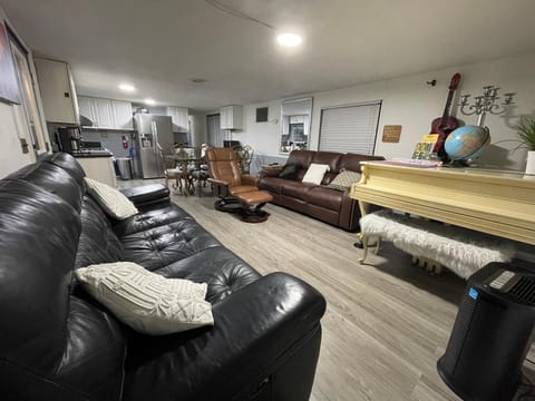 Tiny but cozy manufactured house Apartment in Tampa