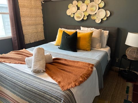 The Desert Shire Large HotTub,Large Pool,Stargazing Paradise House in Yucca Valley