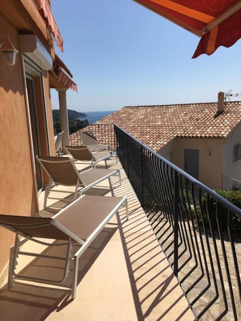 Villa fracap grande vue mer et proximite plage House in Rayol-Canadel-sur-Mer