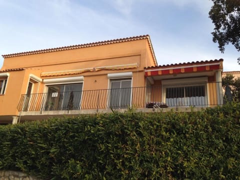 Villa fracap grande vue mer et proximite plage House in Rayol-Canadel-sur-Mer